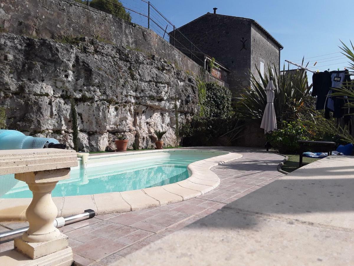 La Maison De L'Aubepin Saint-Savinien Экстерьер фото